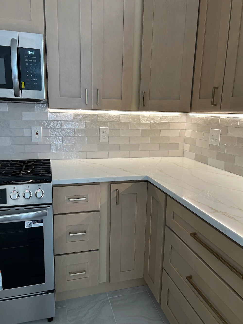 Shaker cabinetry and tiled backsplash in the completed New City kitchen