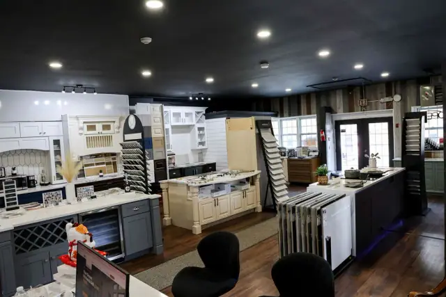 Central showroom aisle with multiple island displays