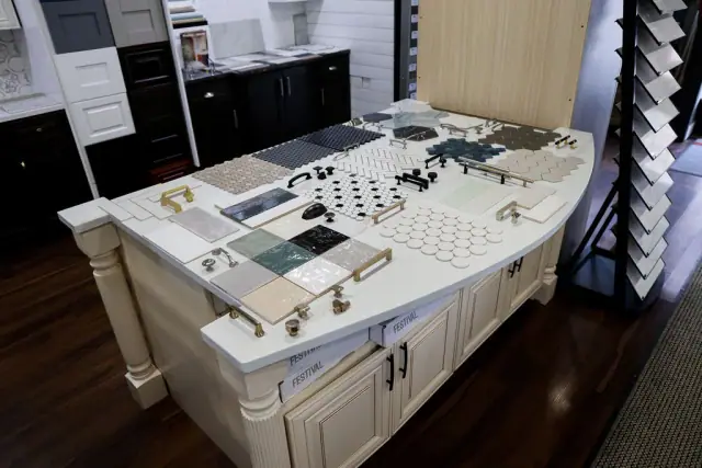 Large table arranged with neutral material and hardware samples