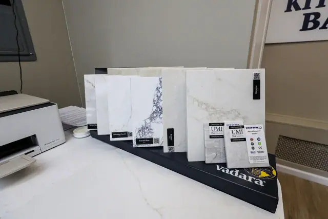White countertop display with upright slab samples
